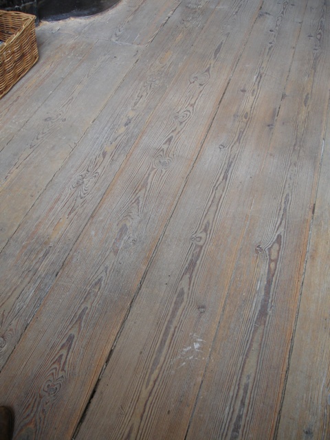 Ondraaglijk Tentakel lood Holtz vloeren, specialist in oude en antieke eiken houten visgraat vloeren.  Leveren, leggen en renoveren.