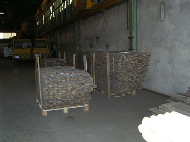 Pallets met oud hout klaar voor vertrek naar Nederland Holtz houten vloeren in Groningen
