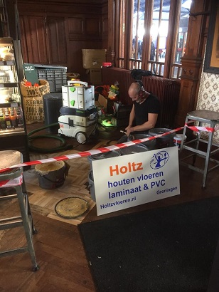 Visgraat vloer renovatie en reparatie Starbucks Groningen station